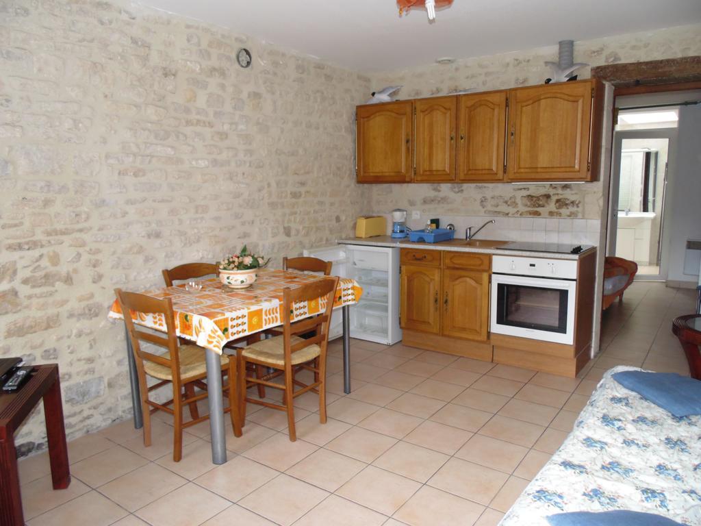 Maison En Pierre Apartment Port-en-Bessin-Huppain Ruang foto