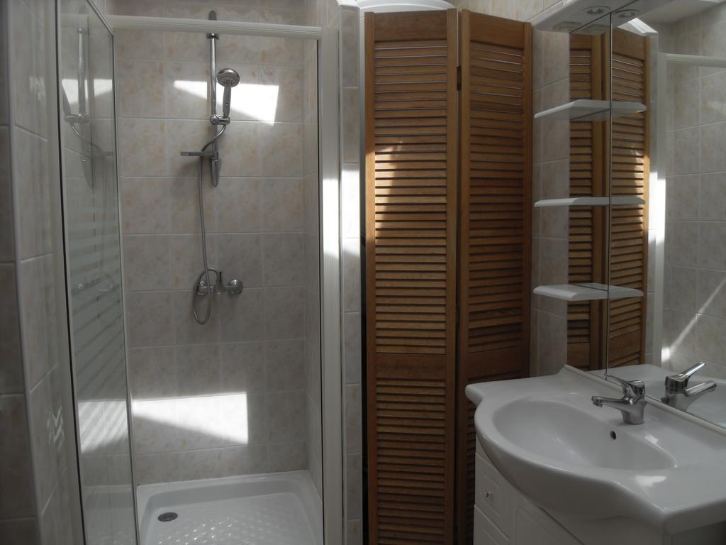 Maison En Pierre Apartment Port-en-Bessin-Huppain Bagian luar foto