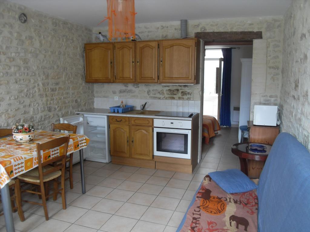Maison En Pierre Apartment Port-en-Bessin-Huppain Ruang foto